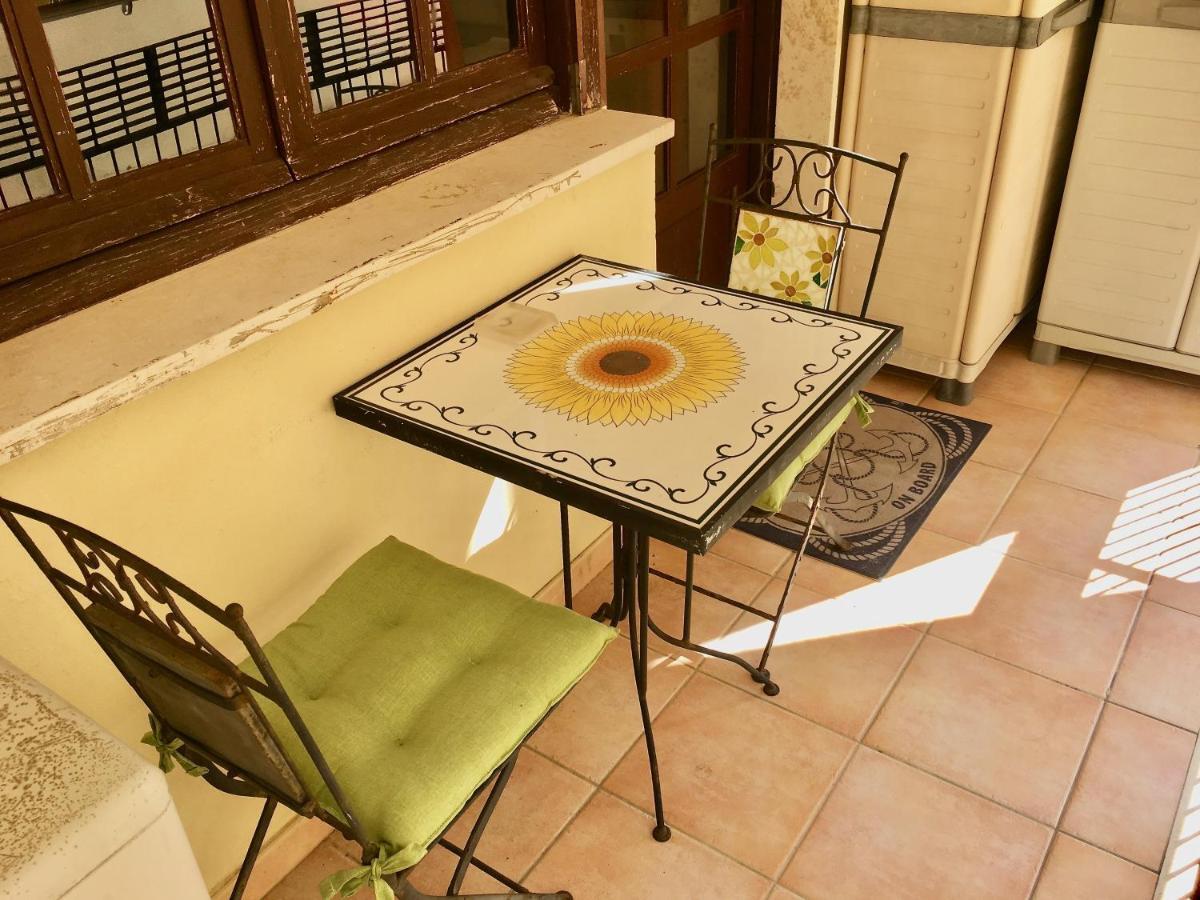 Casa Delfino - Appartamento Centro Storico A Due Passi Dalla Spiaggia & Mare, Porto & Ferrovia Civitavecchia Ngoại thất bức ảnh