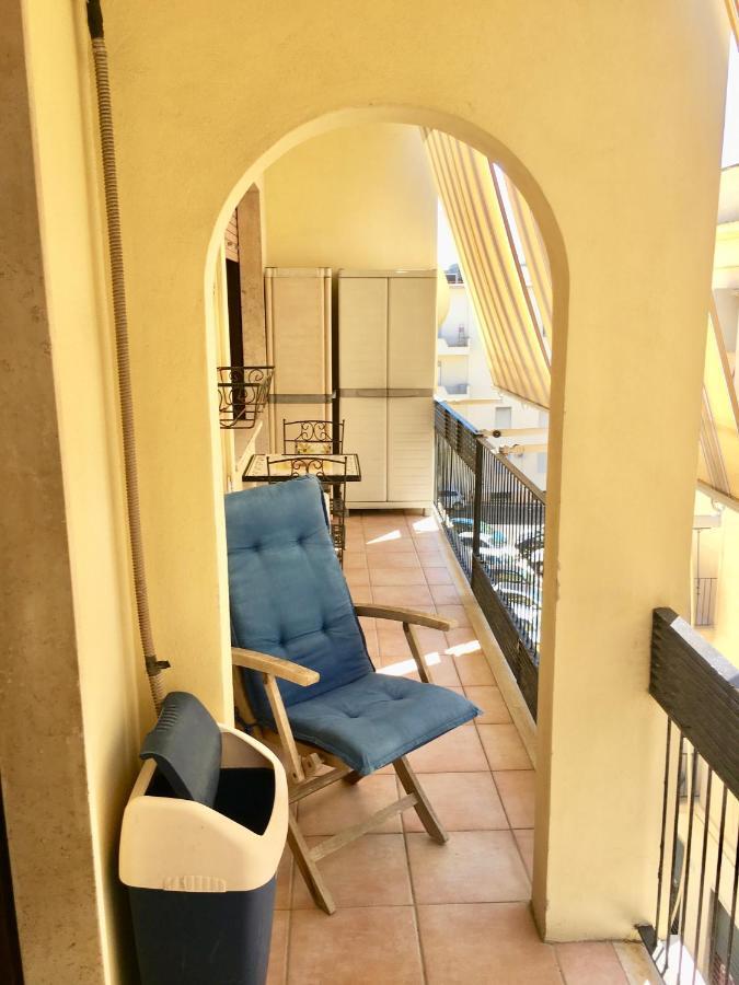 Casa Delfino - Appartamento Centro Storico A Due Passi Dalla Spiaggia & Mare, Porto & Ferrovia Civitavecchia Ngoại thất bức ảnh