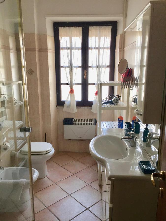 Casa Delfino - Appartamento Centro Storico A Due Passi Dalla Spiaggia & Mare, Porto & Ferrovia Civitavecchia Ngoại thất bức ảnh