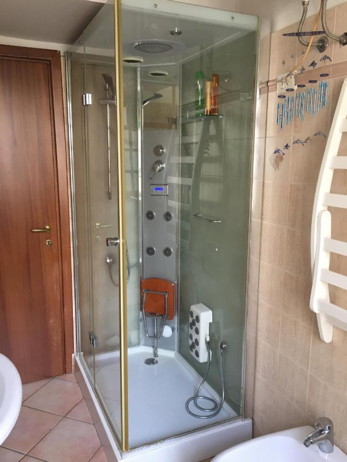 Casa Delfino - Appartamento Centro Storico A Due Passi Dalla Spiaggia & Mare, Porto & Ferrovia Civitavecchia Ngoại thất bức ảnh